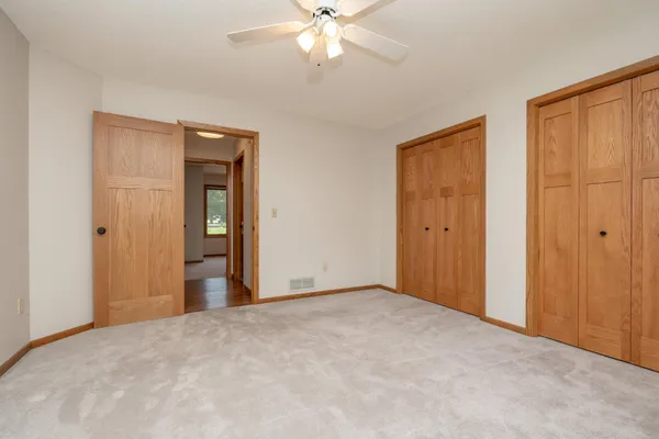 $319,900 | 1813 6th Avenue West, Shakopee, MN 55379
