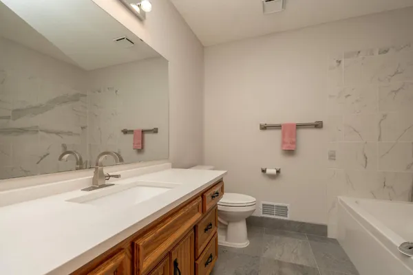 $319,900 | 1813 6th Avenue West, Shakopee, MN 55379