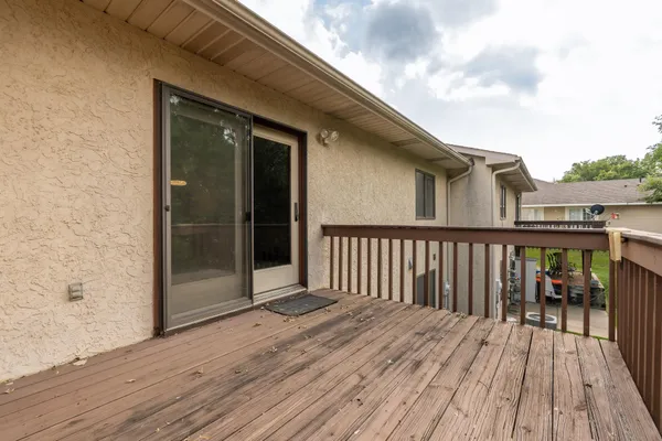 $319,900 | 1813 6th Avenue West, Shakopee, MN 55379