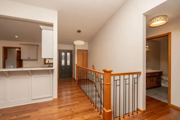 $319,900 | 1813 6th Avenue West, Shakopee, MN 55379