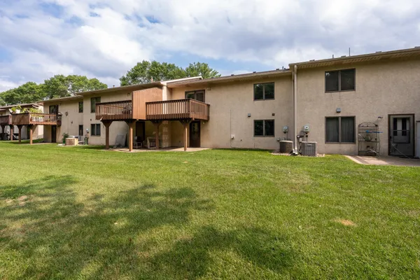 $319,900 | 1813 6th Avenue West, Shakopee, MN 55379