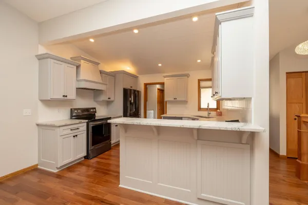 $319,900 | 1813 6th Avenue West, Shakopee, MN 55379