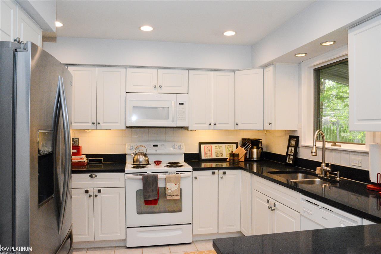 2650 Mohawk Lane Rochester Hills, MI 48306 - Photo 13 of 35