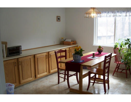 114 Mountain Gate Road, Unit 114 Ashland, MA 01721 - Photo 6 of 11 a dining room with furniture and window