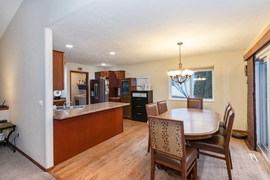 802 Wood Lily Road Solon, IA 52333 - Photo 5 of 32 Gallery Image 5