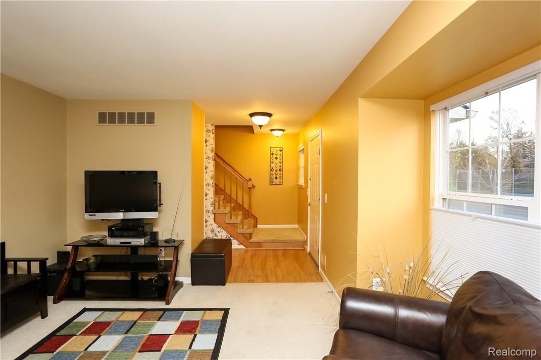 662 West Eleven Mile Road Berkley, MI 48072 - Photo 4 of 39 11 Mile_662-6.jpg
