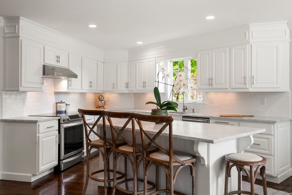 49 Elmwood Road Needham, MA 02492 - Photo 9 of 40