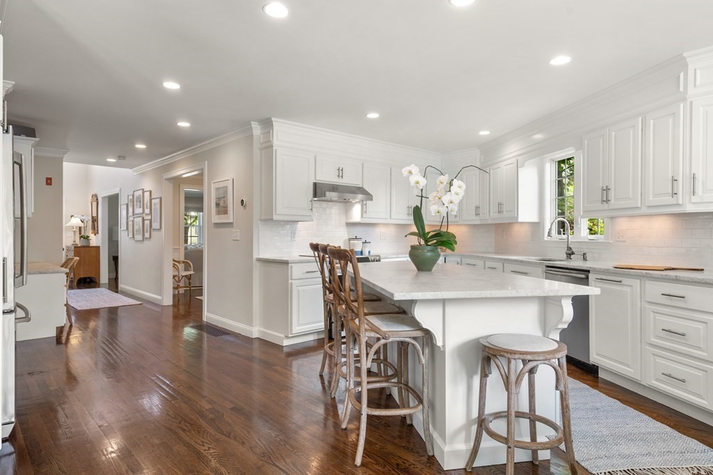 49 Elmwood Road Needham, MA 02492 - Photo 10 of 40