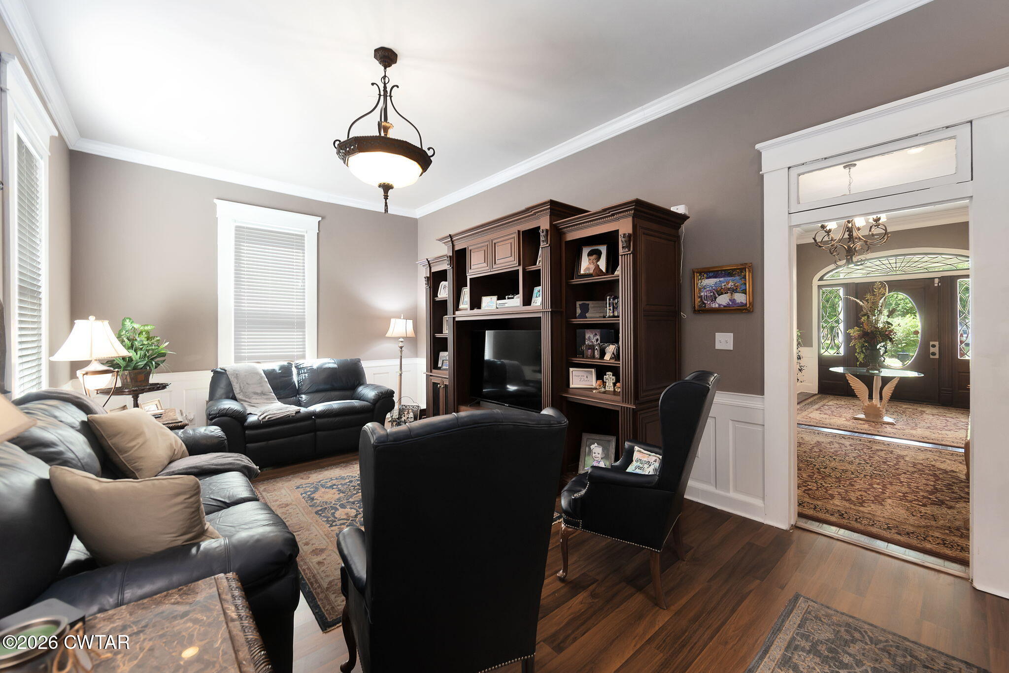554 East Main Street Jackson, TN 38301 - Photo 24 of 60 a living room with furniture and a window