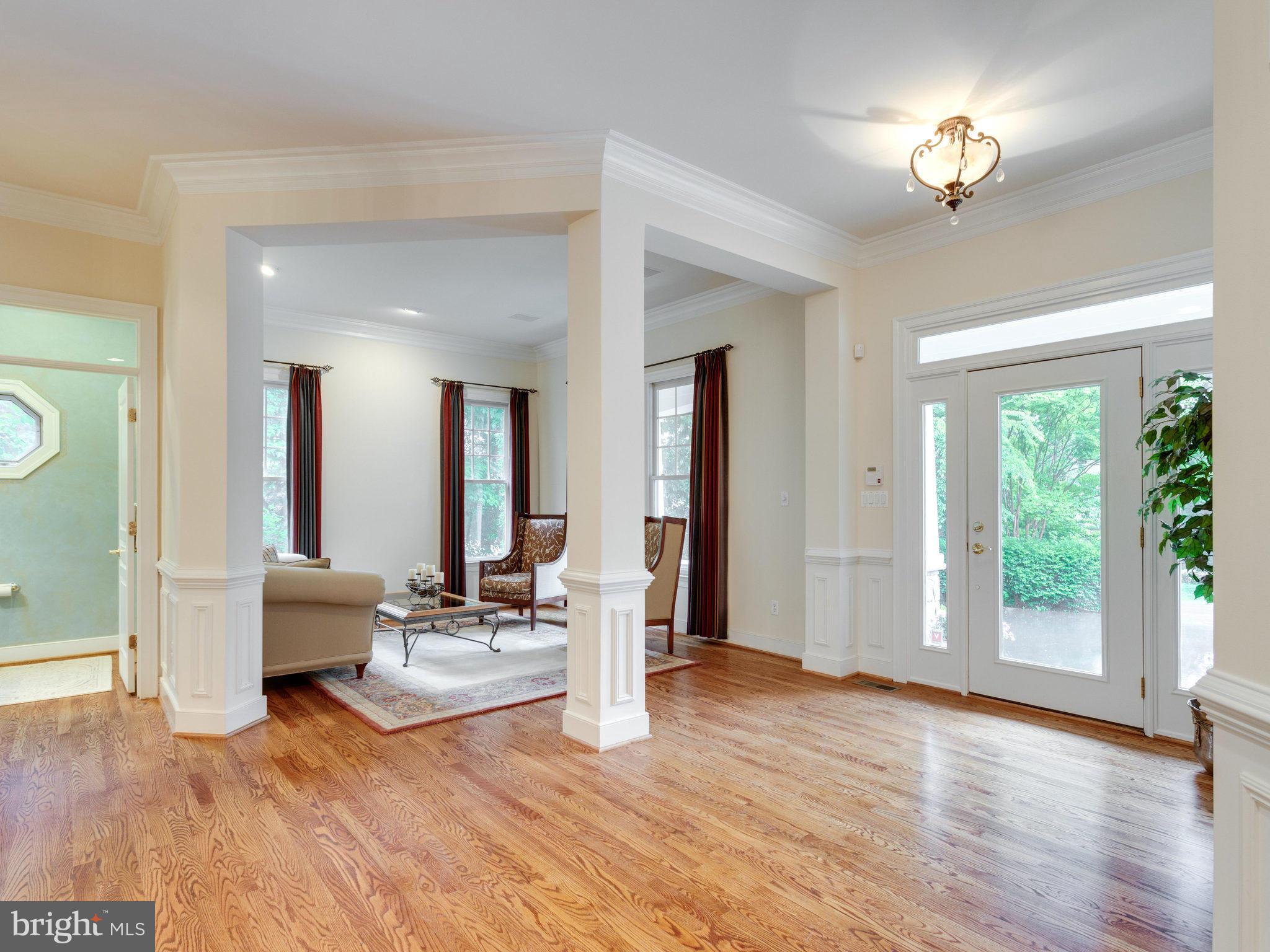 7202 Capitol View Drive McLean, VA 22101 - Photo 3 of 30 Foyer