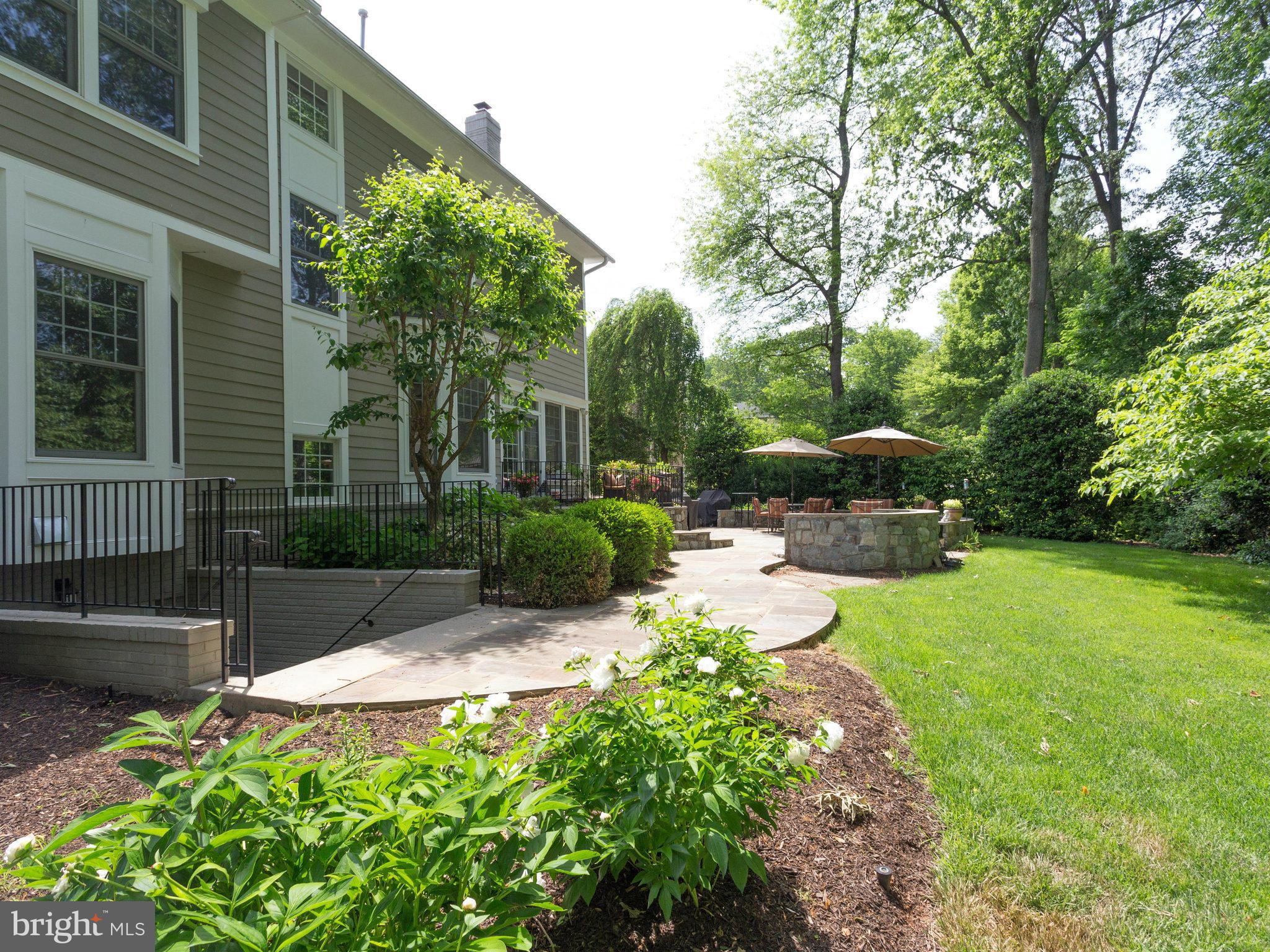 7202 Capitol View Drive McLean, VA 22101 - Photo 26 of 30 Exterior (Rear)