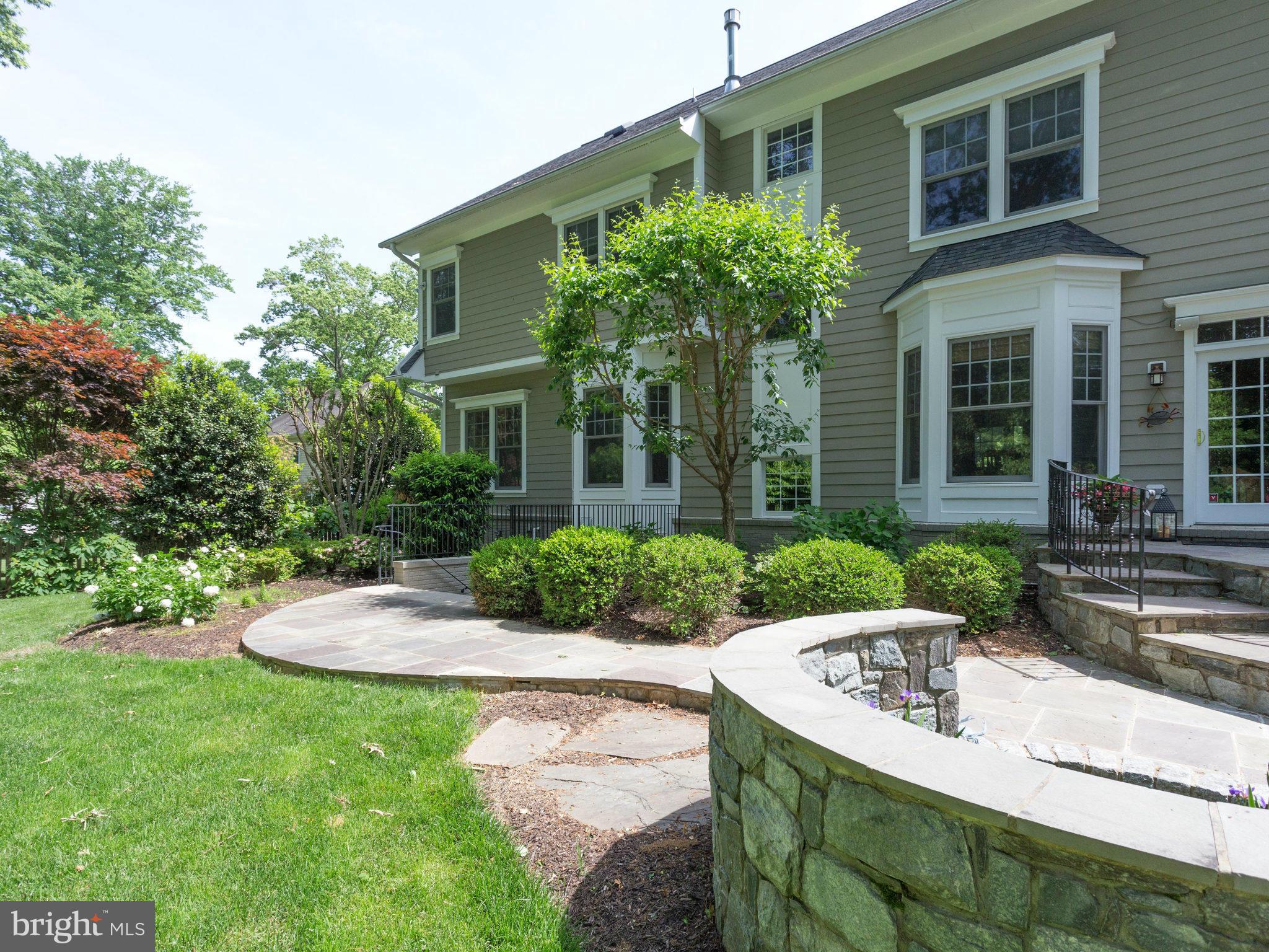 7202 Capitol View Drive McLean, VA 22101 - Photo 27 of 30 Exterior (Rear)