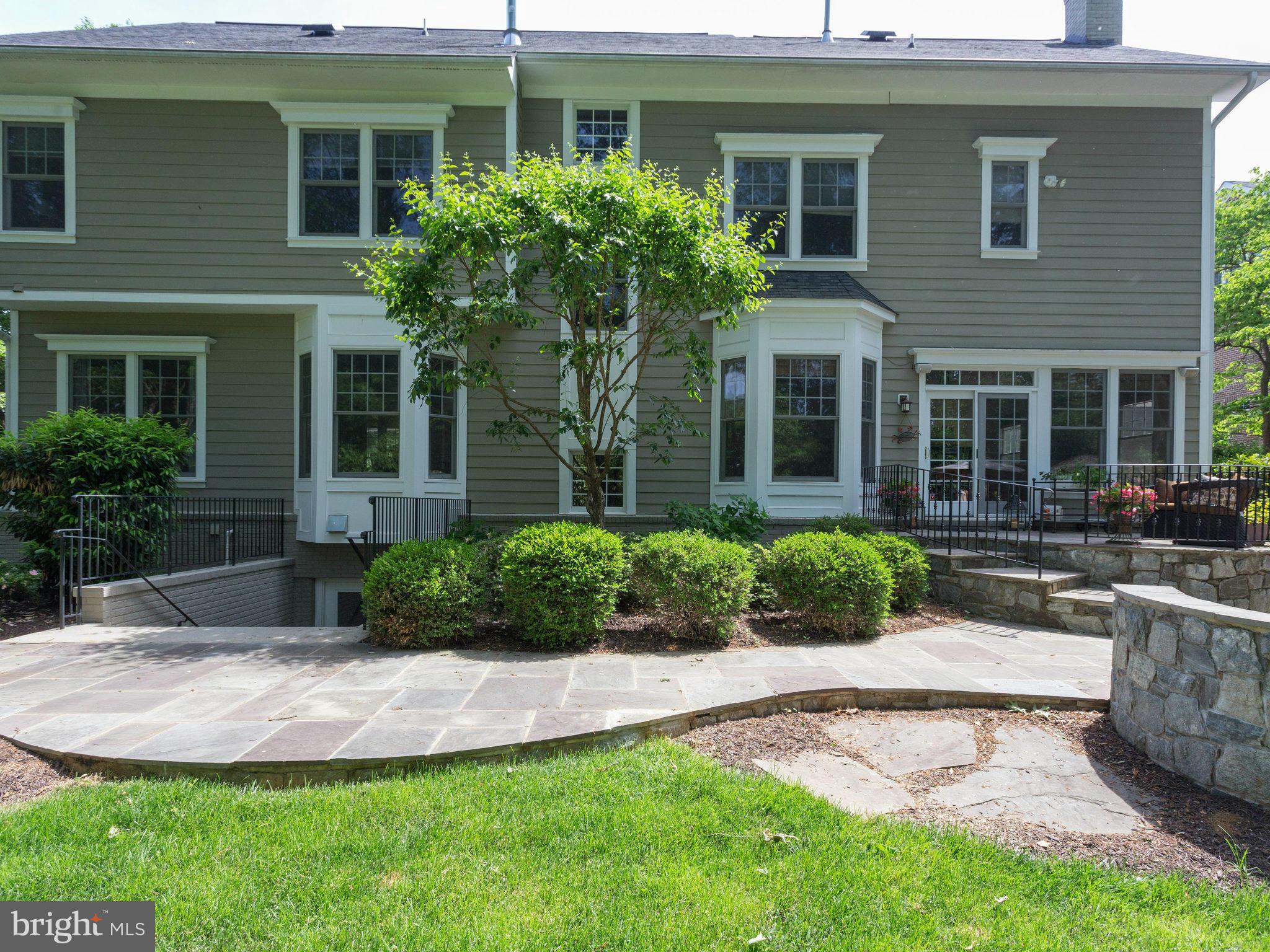 7202 Capitol View Drive McLean, VA 22101 - Photo 29 of 30 Exterior (Rear)