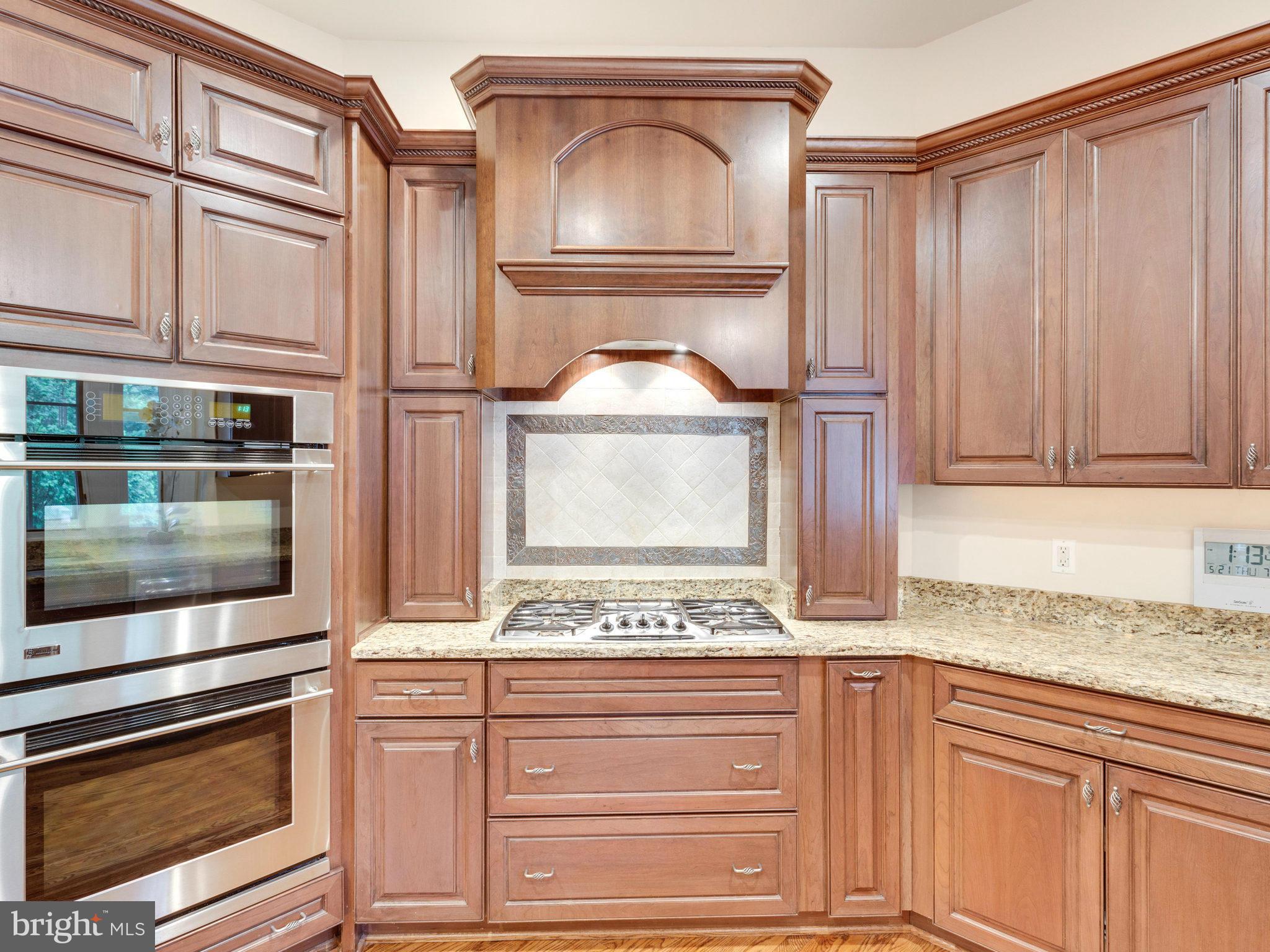 7202 Capitol View Drive McLean, VA 22101 - Photo 9 of 30 Kitchen