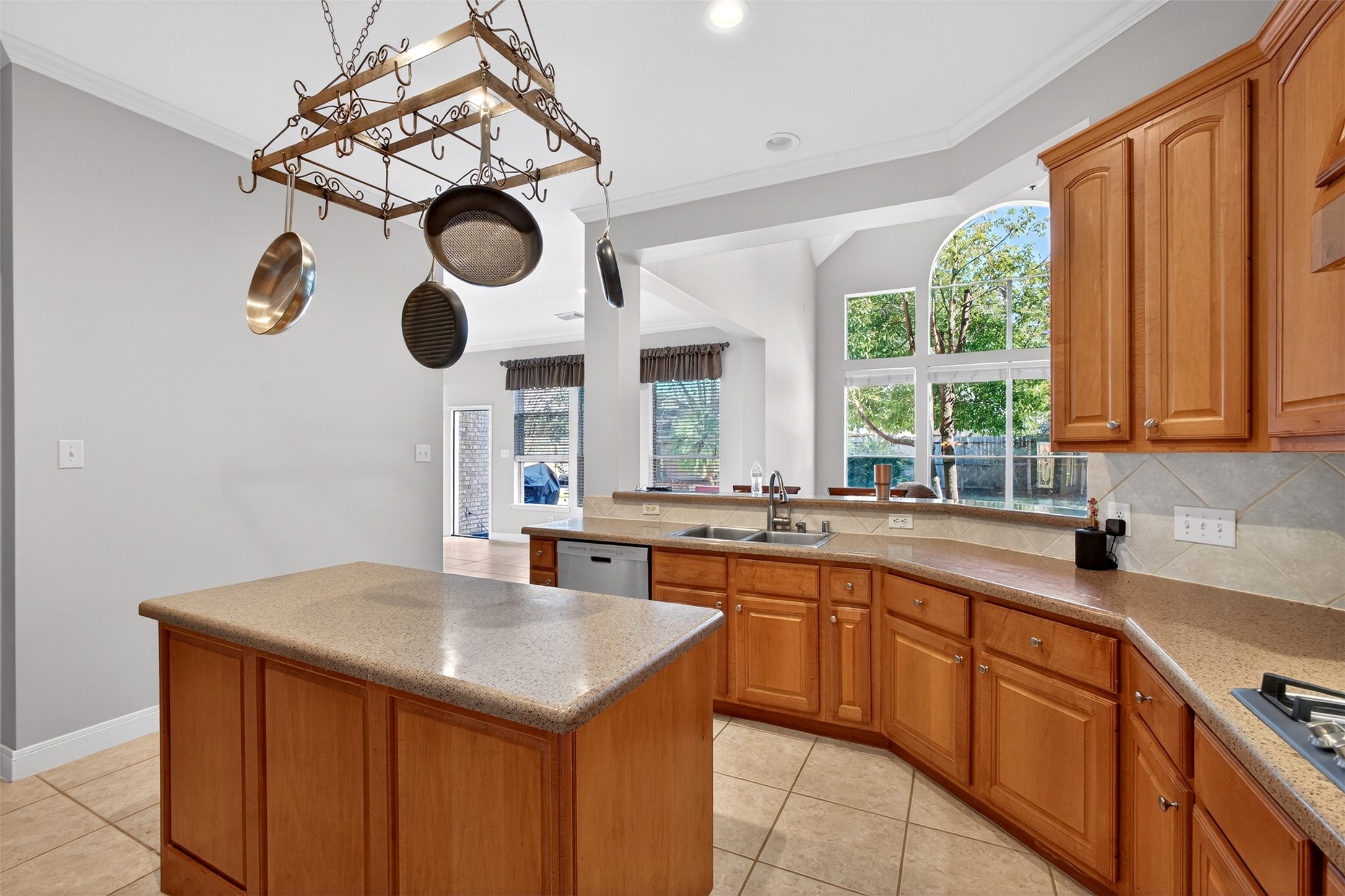 15614 Stable Brook Circle Cypress, TX 77429 - Photo 25 of 48 Chef's kitchen with plenty of storage, kitchen island, double oven and a gas cooktop.