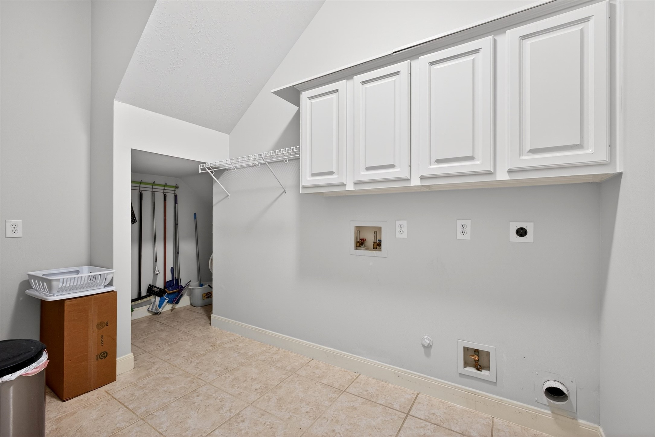 15614 Stable Brook Circle Cypress, TX 77429 - Photo 39 of 48 Spacious laundry room. Space for an extra drinks fridge or a stand up freezer.