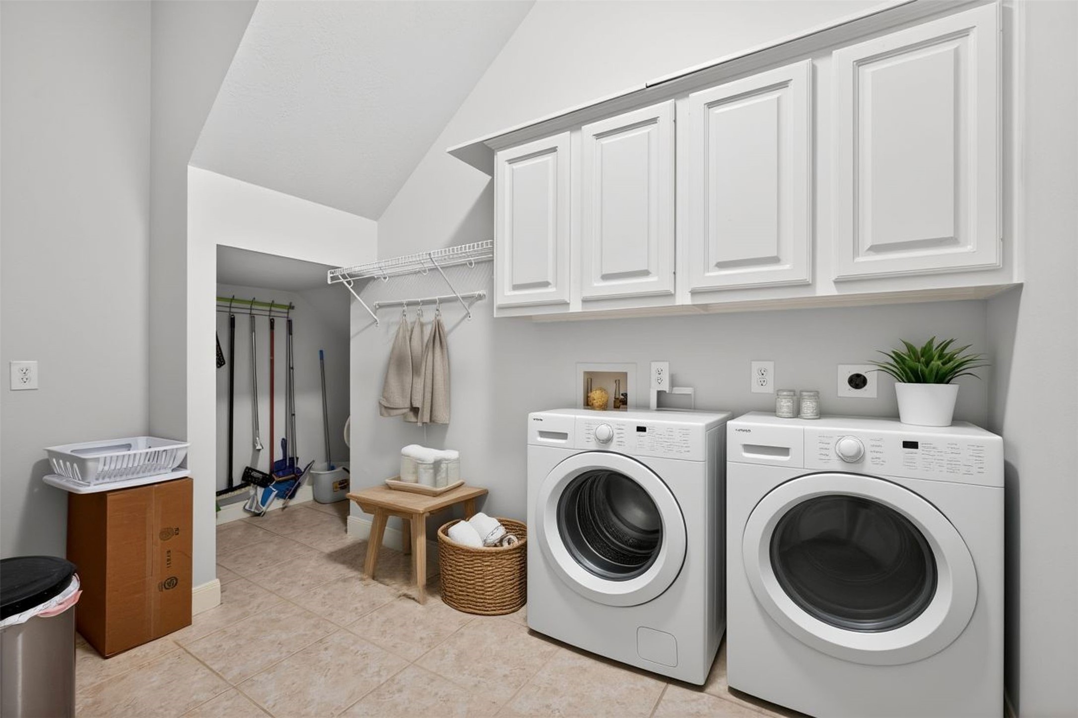 15614 Stable Brook Circle Cypress, TX 77429 - Photo 40 of 48 Staged laundry room.