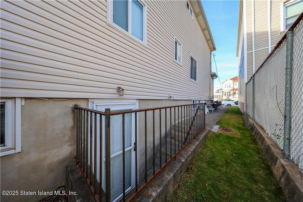 74 Sumner Avenue Staten Island, NY 10314 - Photo 19 of 28 GetMedia (18)