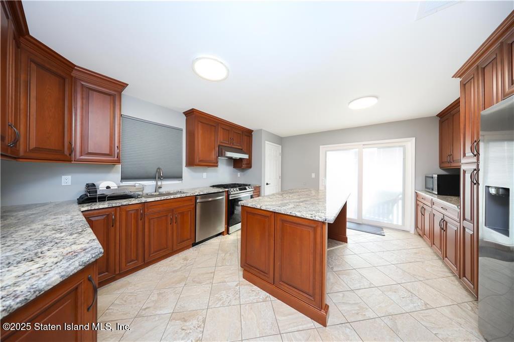 74 Sumner Avenue Staten Island, NY 10314 - Photo 8 of 28 GetMedia (7)