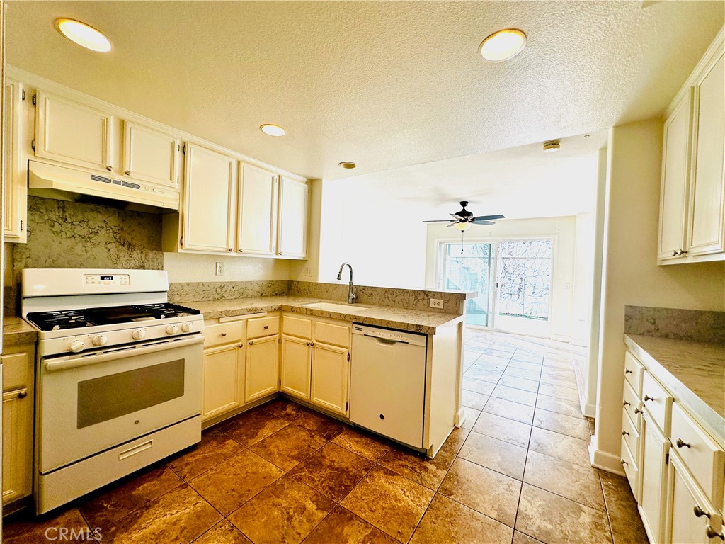 317 Pony Express Road San Dimas, CA 91773 - Photo 10 of 29 Kitchen