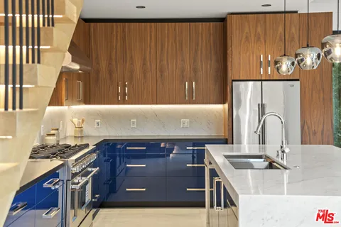 $2,525,000 | 212 Bay Street, Unit 102, Santa Monica, CA 90405