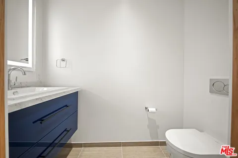 $2,525,000 | 212 Bay Street, Unit 102, Santa Monica, CA 90405