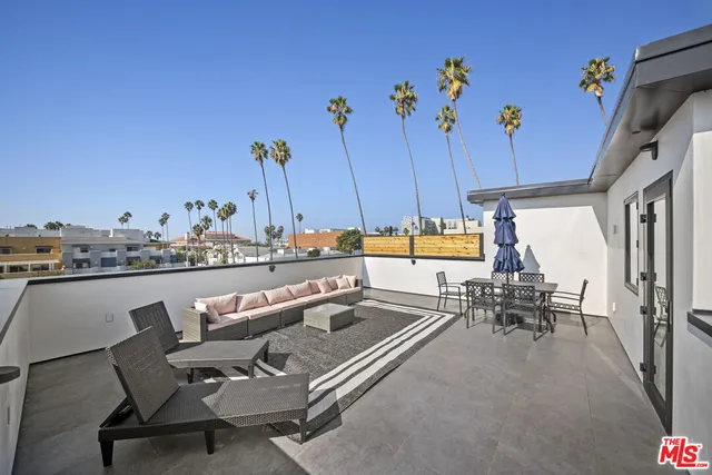 $2,525,000 | 212 Bay Street, Unit 102, Santa Monica, CA 90405