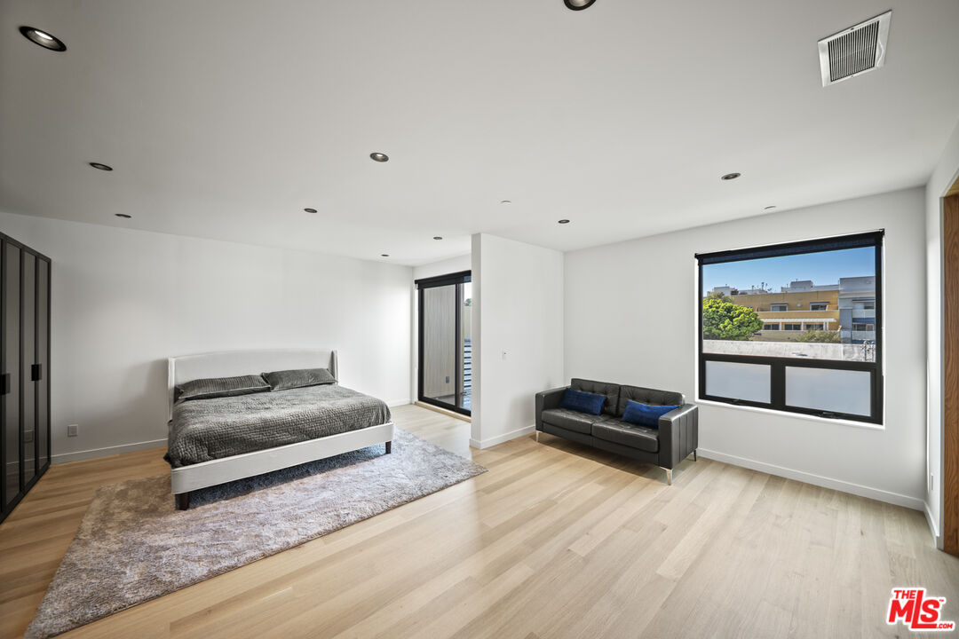 212 Bay Street, Unit 102 Santa Monica, CA 90405 - Photo 2 of 43