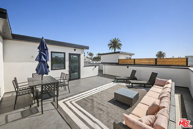 $2,525,000 | 212 Bay Street, Unit 102, Santa Monica, CA 90405