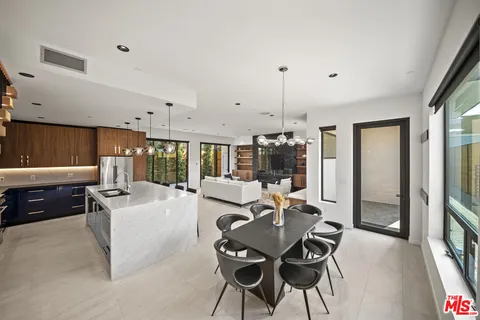 $2,525,000 | 212 Bay Street, Unit 102, Santa Monica, CA 90405