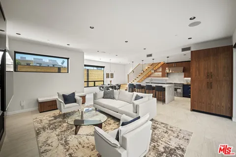 $2,525,000 | 212 Bay Street, Unit 102, Santa Monica, CA 90405