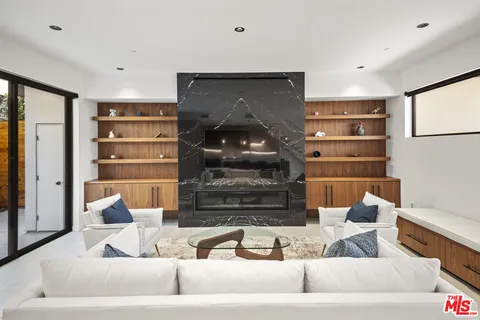 $2,525,000 | 212 Bay Street, Unit 102, Santa Monica, CA 90405