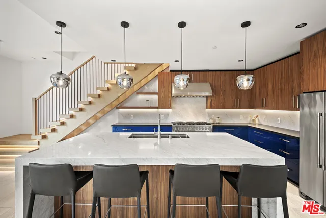 $2,525,000 | 212 Bay Street, Unit 102, Santa Monica, CA 90405