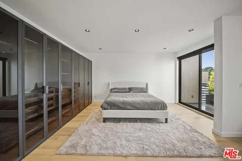 $2,525,000 | 212 Bay Street, Unit 102, Santa Monica, CA 90405