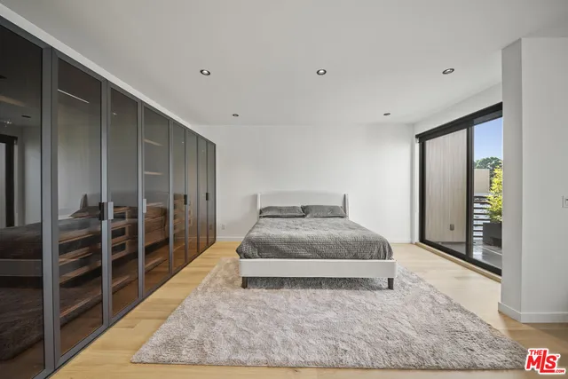 $2,525,000 | 212 Bay Street, Unit 102, Santa Monica, CA 90405