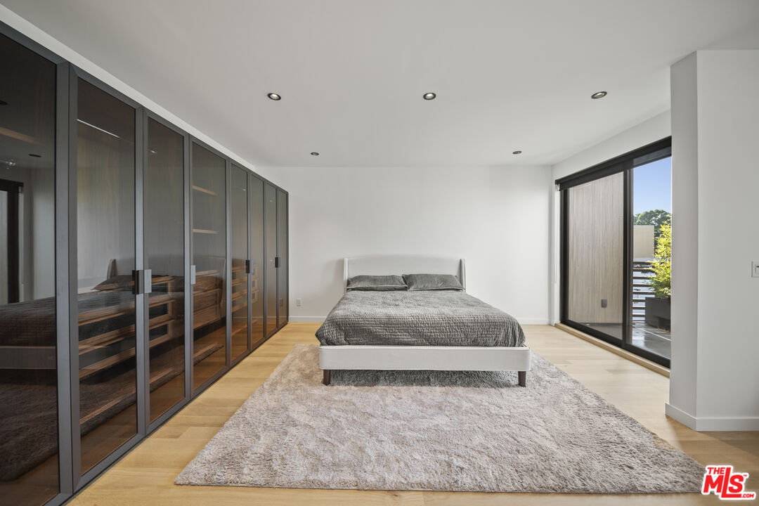 212 Bay Street, Unit 102 Santa Monica, CA 90405 - Photo 3 of 43