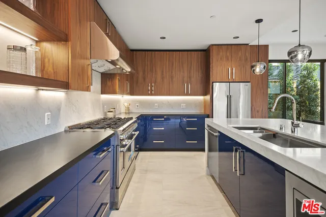 $2,525,000 | 212 Bay Street, Unit 102, Santa Monica, CA 90405