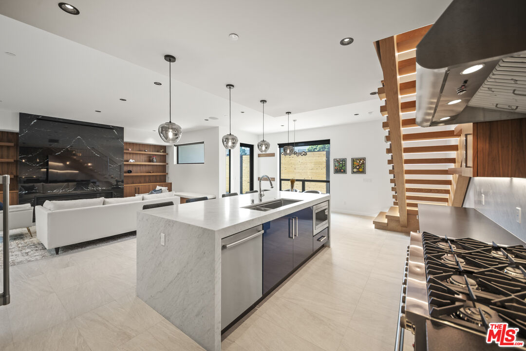 212 Bay Street, Unit 102 Santa Monica, CA 90405 - Photo 32 of 43