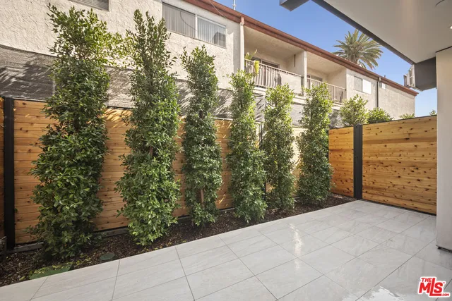 $2,525,000 | 212 Bay Street, Unit 102, Santa Monica, CA 90405