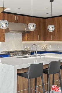 $2,525,000 | 212 Bay Street, Unit 102, Santa Monica, CA 90405