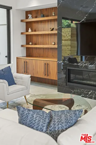 $2,525,000 | 212 Bay Street, Unit 102, Santa Monica, CA 90405