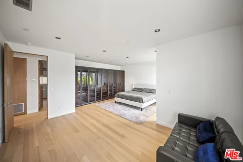 $2,525,000 | 212 Bay Street, Unit 102, Santa Monica, CA 90405