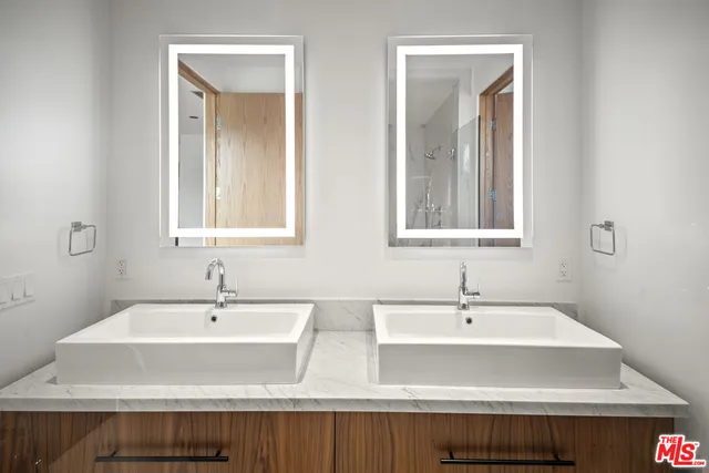 $2,525,000 | 212 Bay Street, Unit 102, Santa Monica, CA 90405