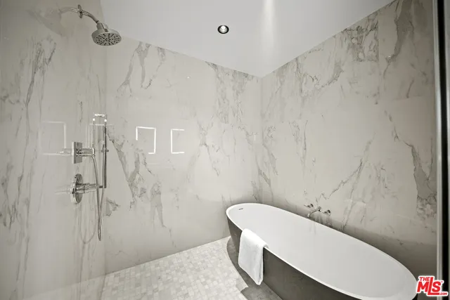 $2,525,000 | 212 Bay Street, Unit 102, Santa Monica, CA 90405