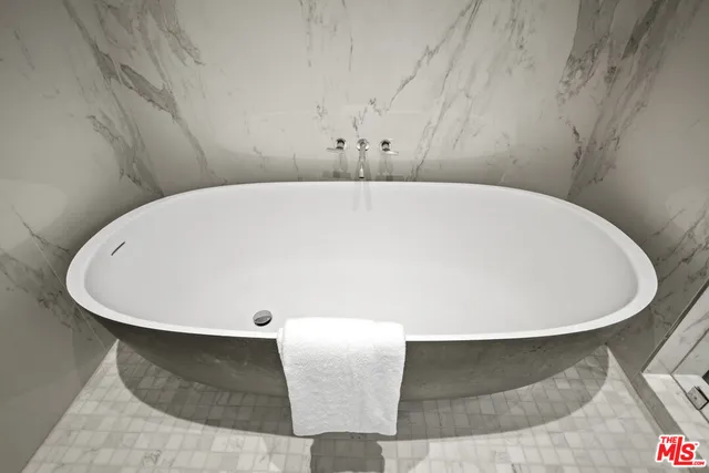 $2,525,000 | 212 Bay Street, Unit 102, Santa Monica, CA 90405