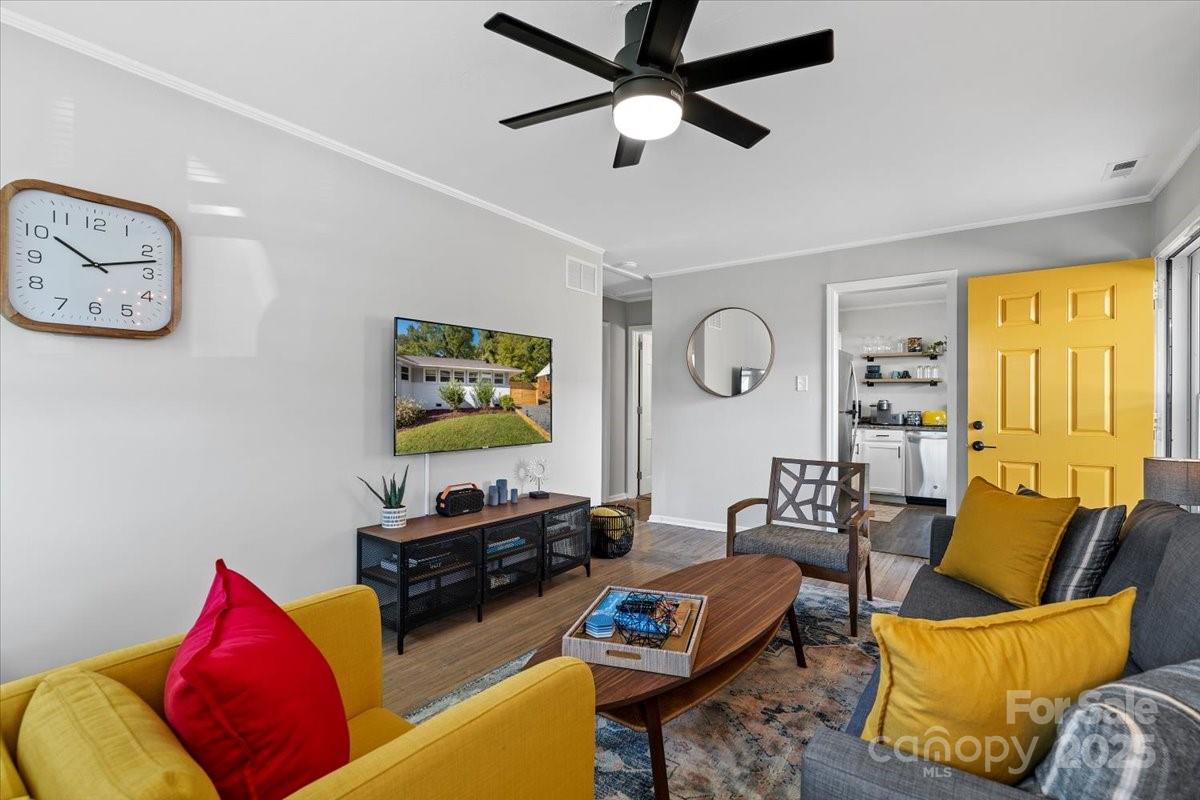 1539 Walton Road Charlotte, NC 28208 - Photo 4 of 46 Gallery Image 4