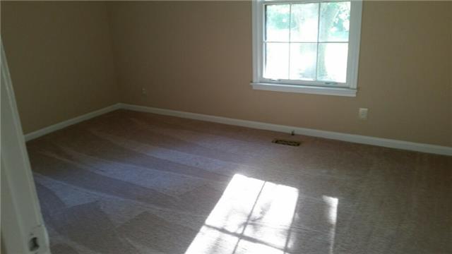 174 Excell Road Clarksville, TN 37043 - Photo 4 of 10 a room that has a window