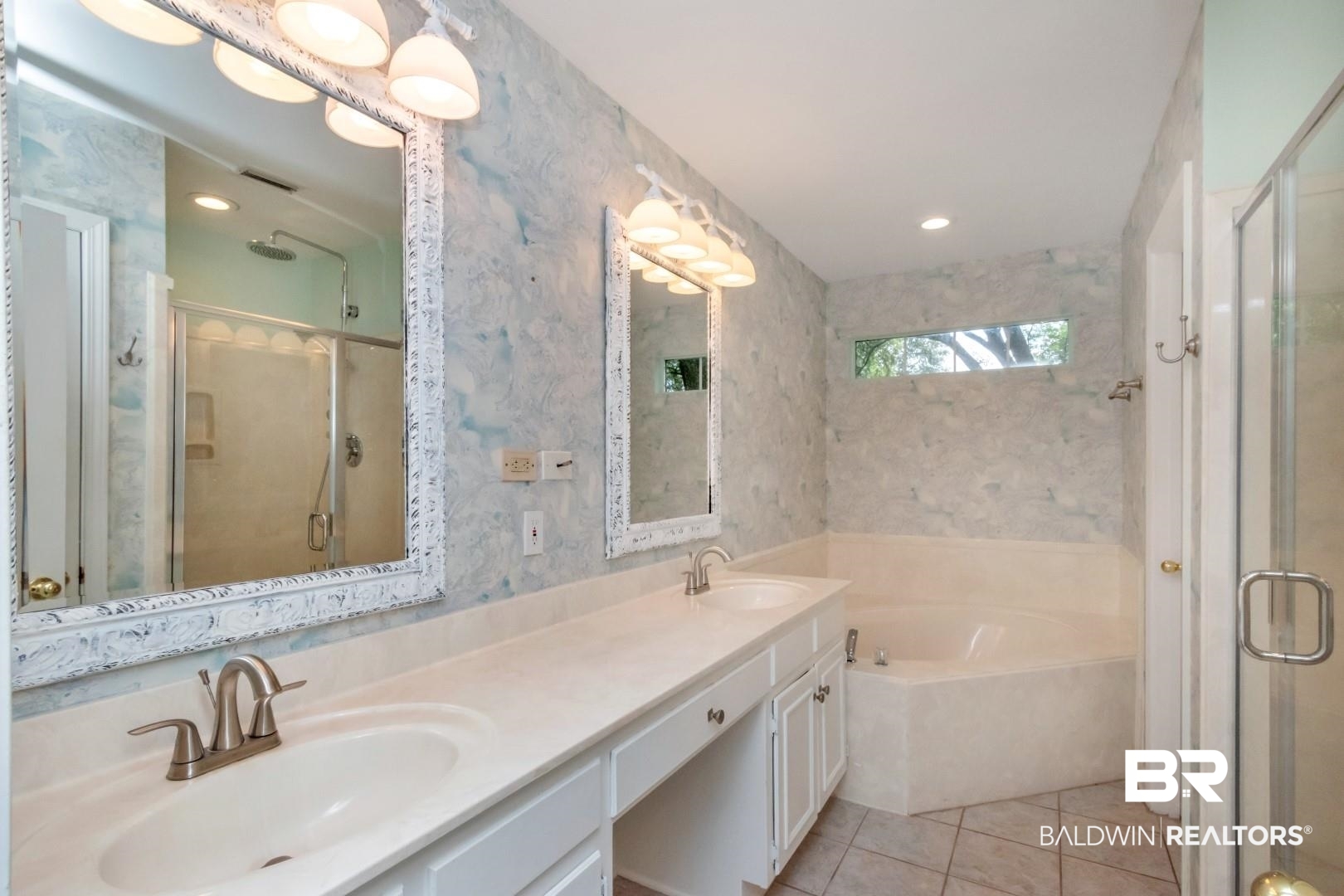 1071 Southern Way Court Mobile, AL 36609 - Photo 19 of 44 Master Bathroom