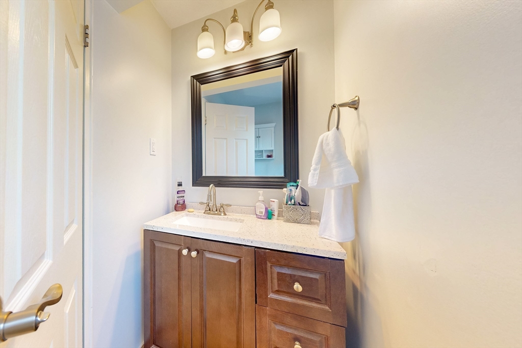 383 Langley Road, Unit 3 Newton, MA 02459 - Photo 6 of 11 Gallery Image 6