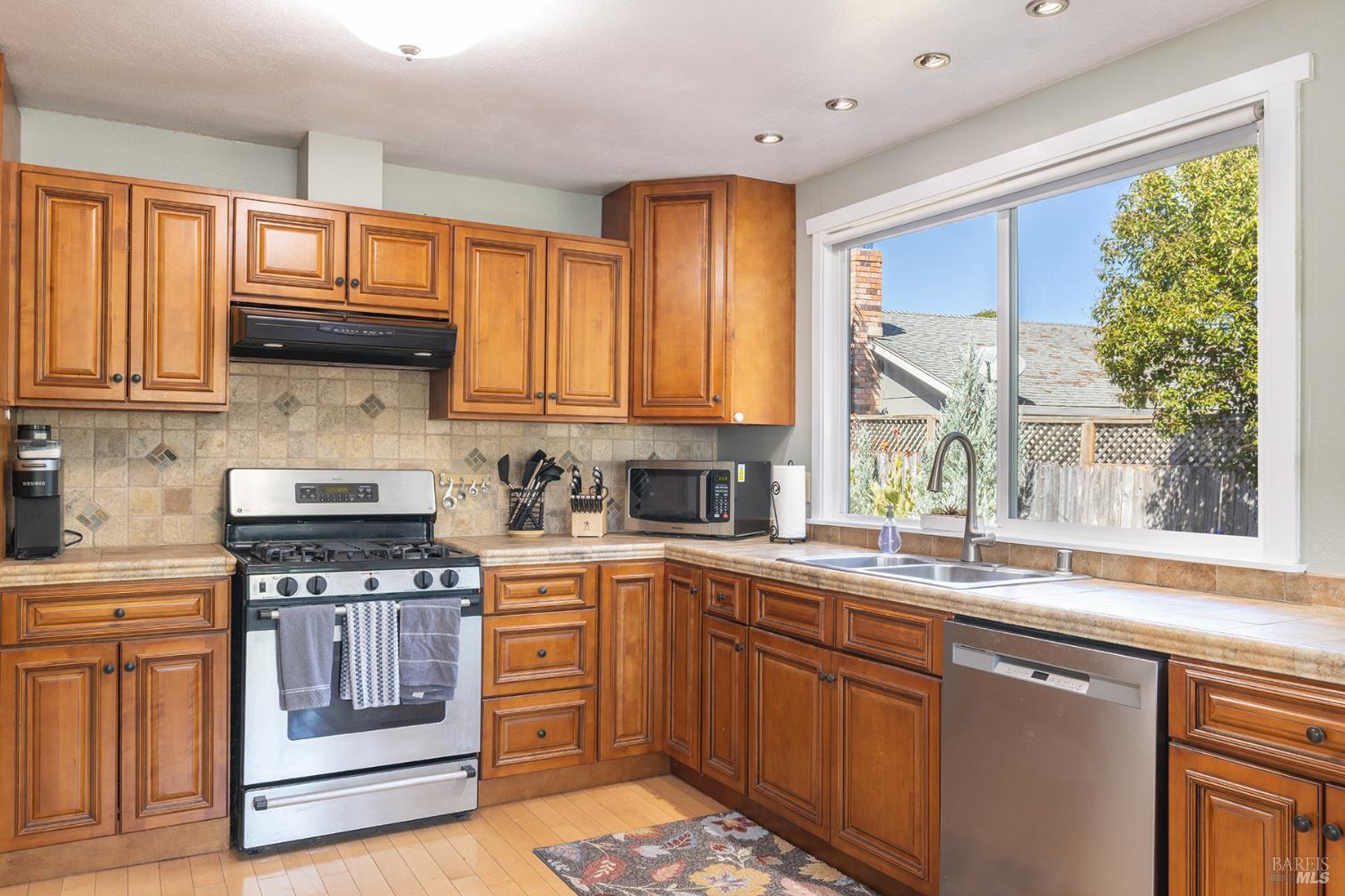 8886 Lancaster Drive Rohnert Park, CA 94928 - Photo 4 of 28 Gallery Image 4